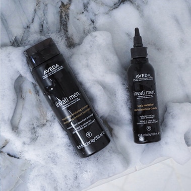 Abbildungen von Kunden mit Invati Men™ Nourishing Exfoliating Shampoo und Invati Men™ Scalp Revitalizer. 